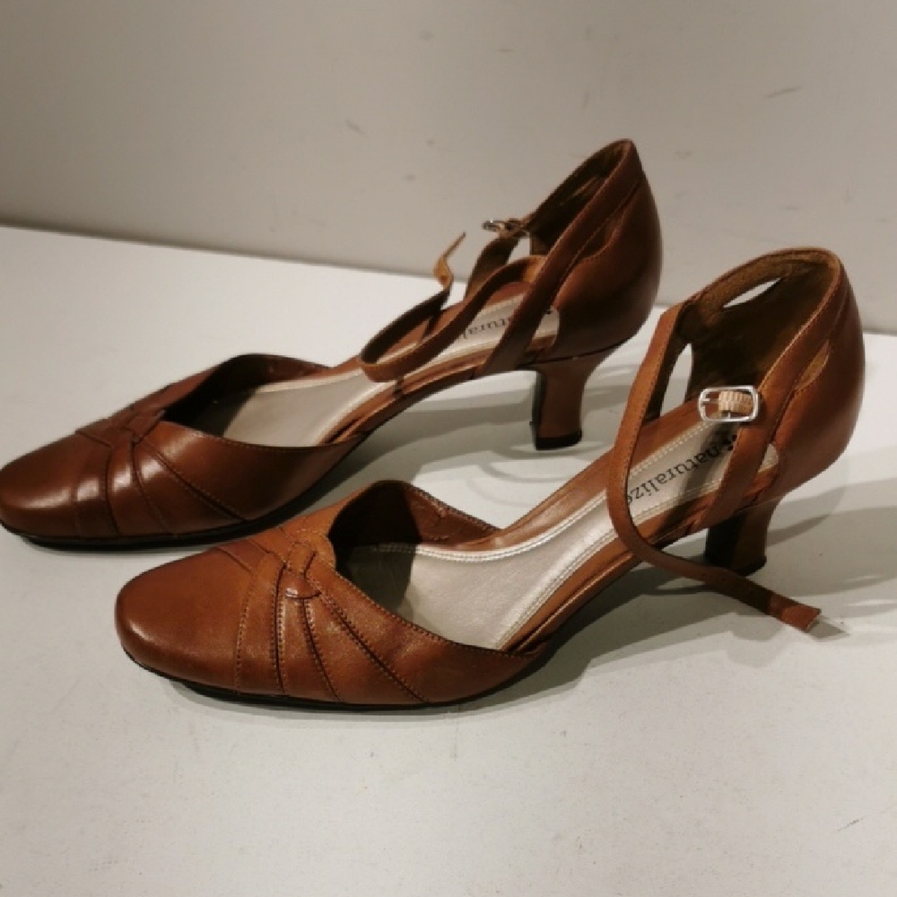 Naturalizer brown strappy mary jane pumps / chunky low heel square toe